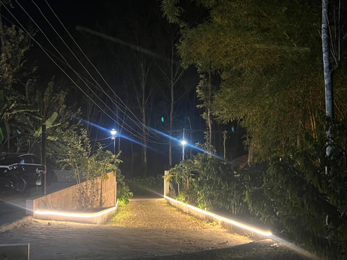 Sri Lakshmi Estates Lejlighed Siddāpur Eksteriør billede