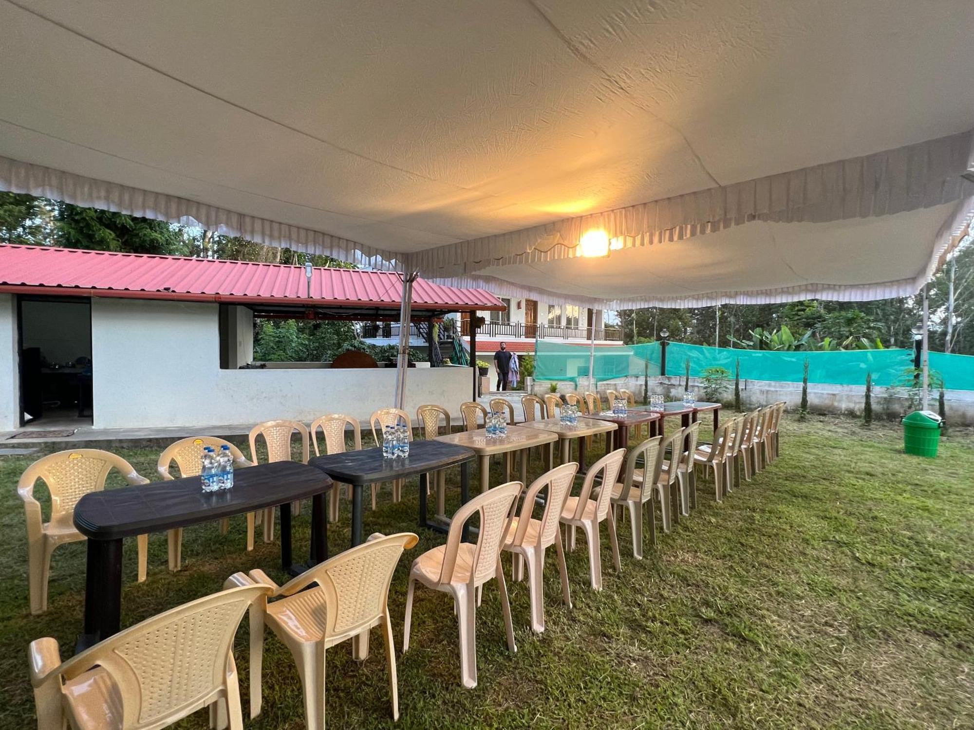 Sri Lakshmi Estates Lejlighed Siddāpur Eksteriør billede