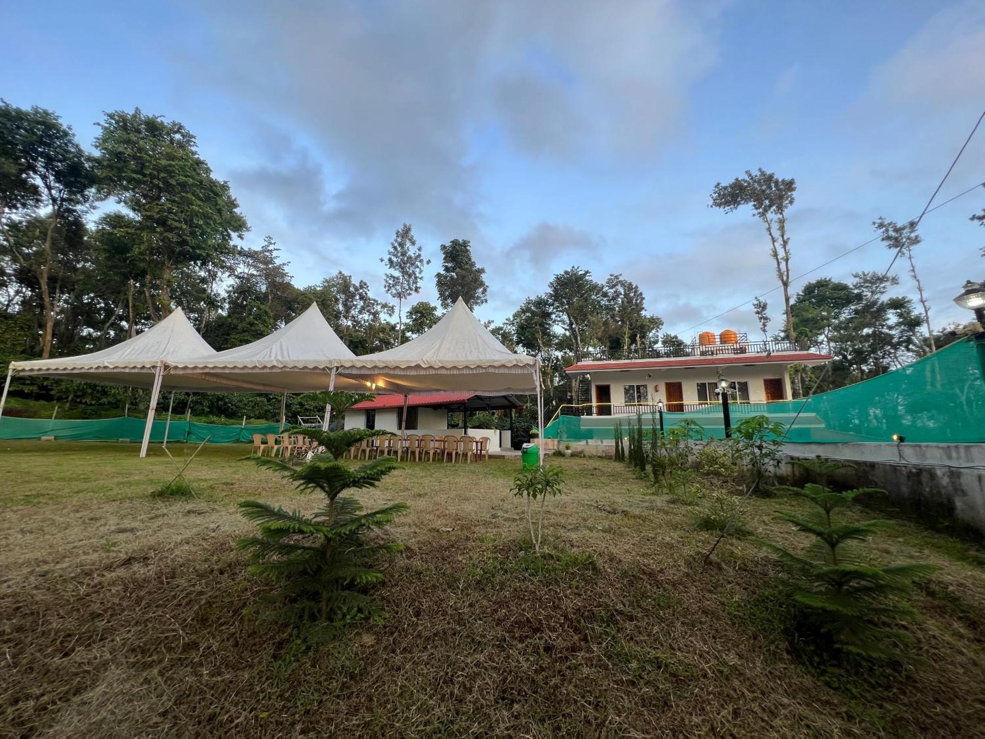 Sri Lakshmi Estates Lejlighed Siddāpur Eksteriør billede